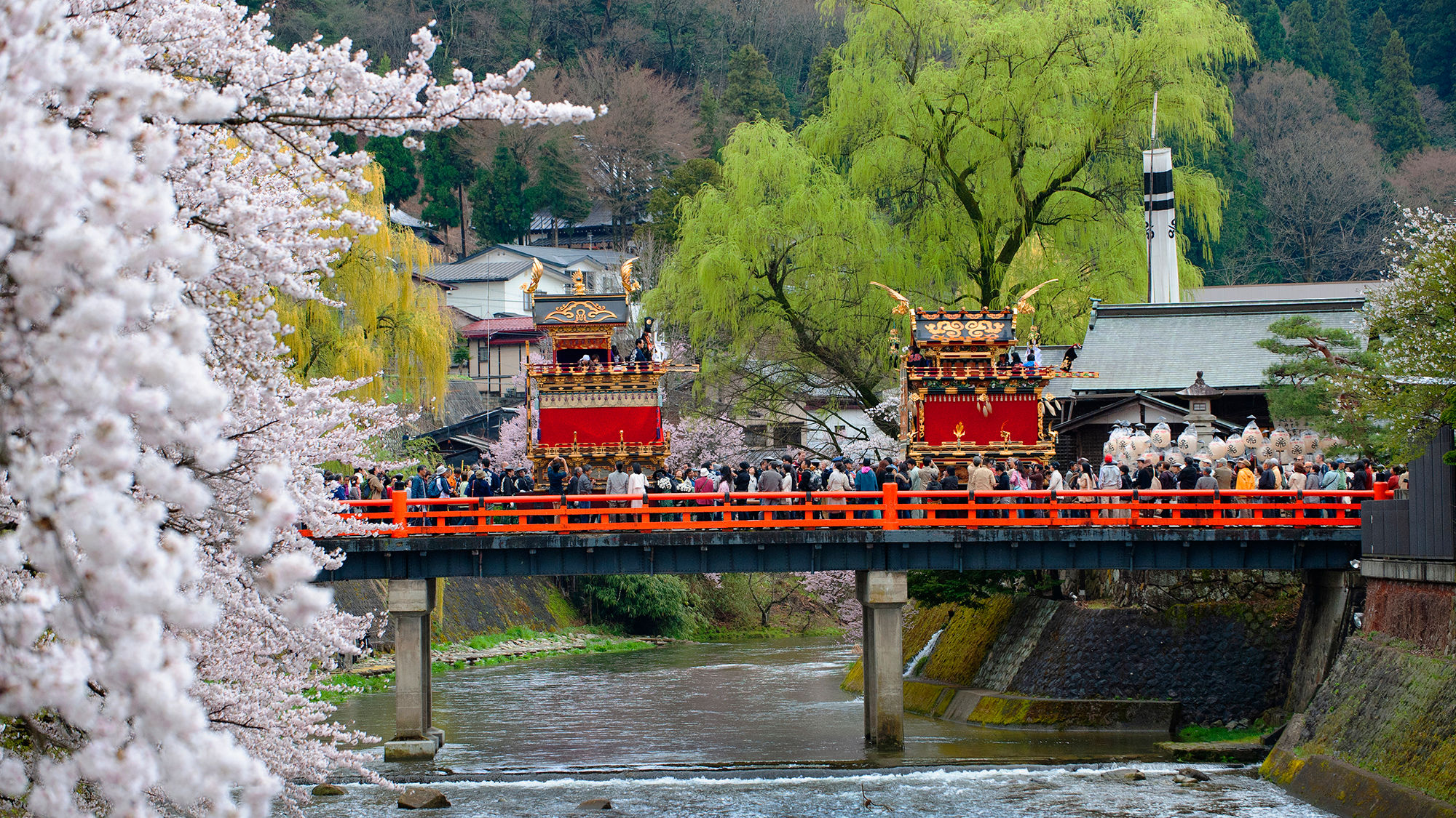 春の高山祭