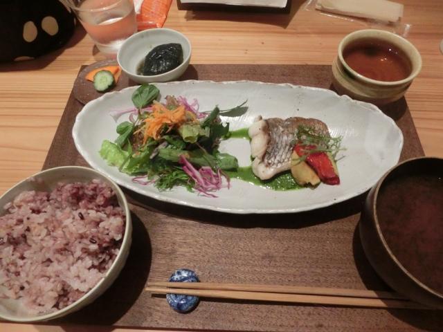 ミツバチ食堂のレポート写真1（レッツなミドル）