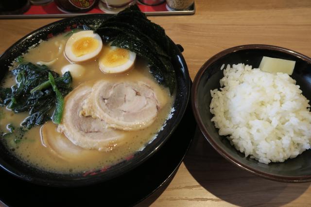 横浜家系ラーメン 有楽家 岐阜県庁前店へのみずほのトヤマさんのレビュー写真