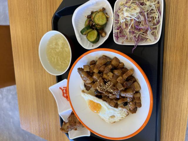 定食屋 香吉のレポート写真1（ポニョ）