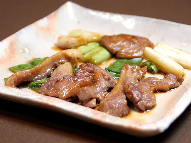 文豪・谷崎潤一郎も愛したという名店と同じ合鴨を使用。上質な肉の旨みに甘味のある脂が程好く乗った逸品。