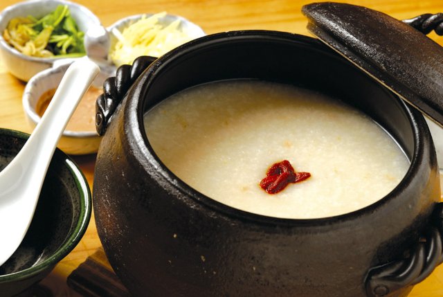 お粥と創作中華料理の店 小槌のお店からの写真1