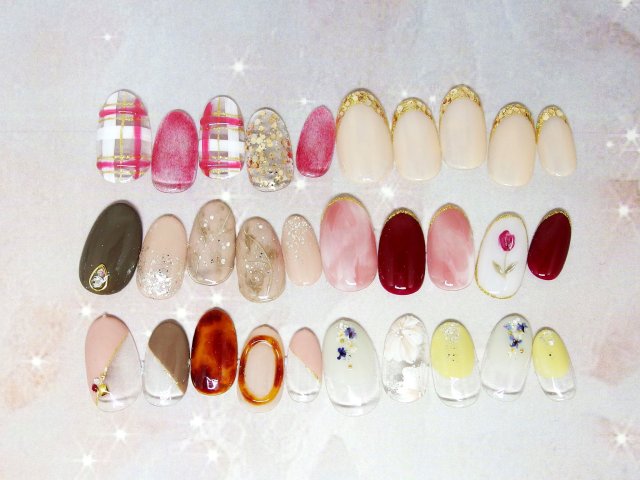 ハンドデザイン定額6,800円コース(7,480円)の一例。