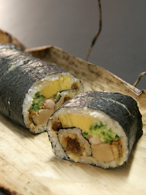 持ち帰り用「太巻き(1.5人前程度)…2,700円」