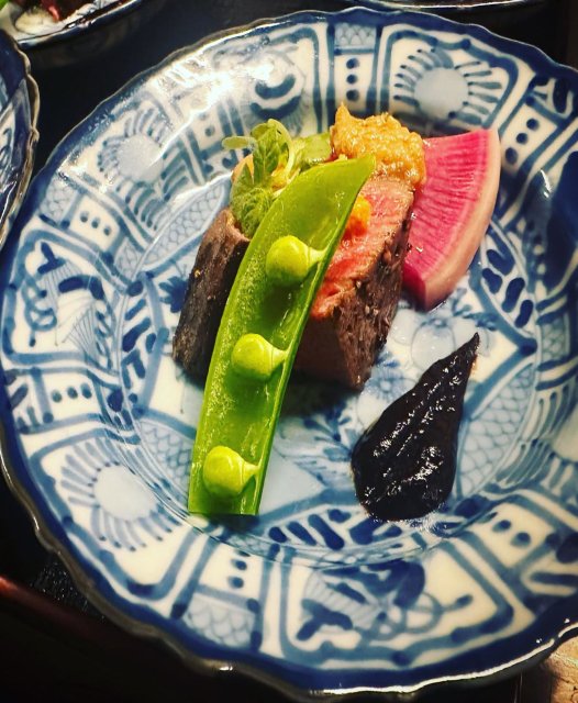 和と洋の調和が光る、目にも美しいおもてなしの一皿