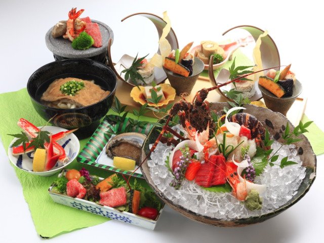 旬の素材を生かしたお料理はお祝いや宴会にも