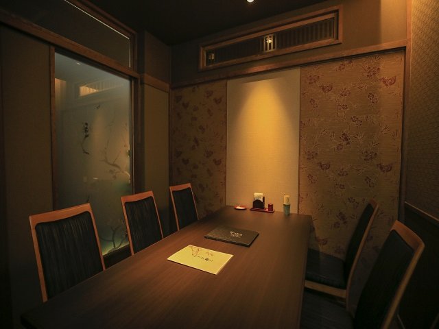 顔合わせやお祝いにも利用できる個室