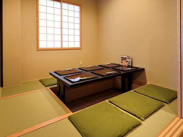少人数なら掘りごたつ席も
