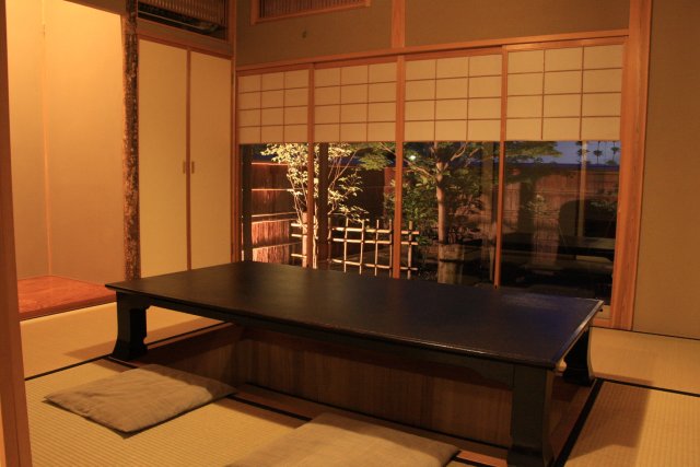 喧騒を離れた非日常の個室の数々