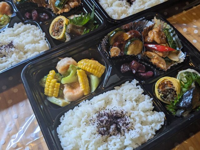 季節の食材を使用したお弁当も大人気