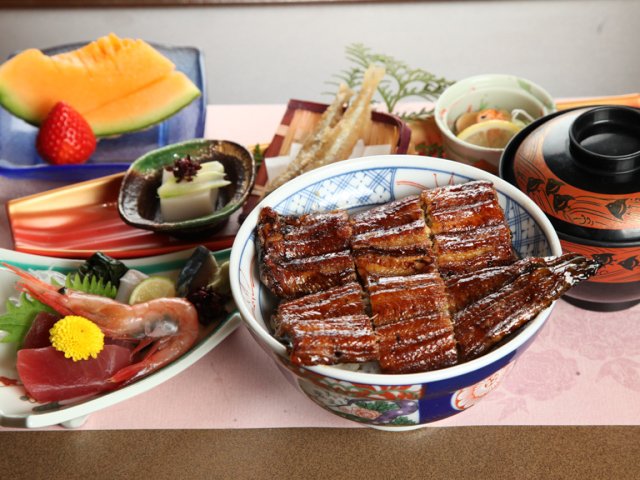 ランチやうなぎも大人気