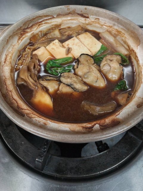 これからの時期、鍋料理がおすすめ。牡蠣と味噌の相性は抜群。