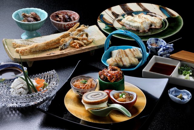 土用懐石(うなぎ尽くしのコース料理)