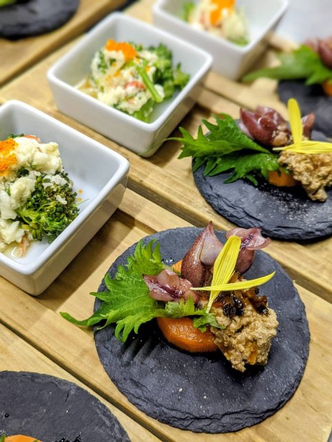 食欲をそそる彩り豊かな料理