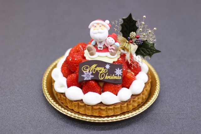 自慢のタルトにたっぷりの苺「苺のタルト」