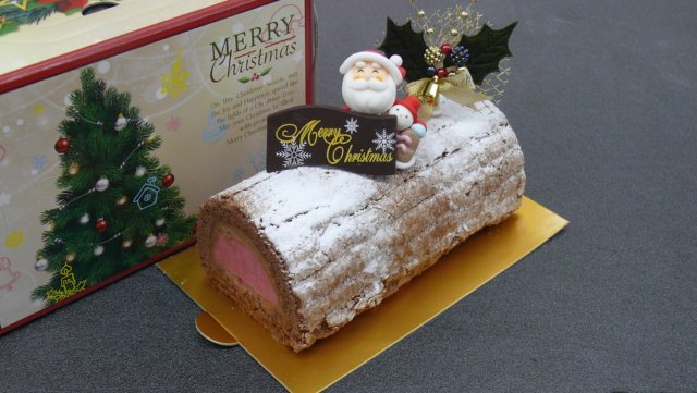 チョコとフランボワーズの「ムース・ド・ノエル」