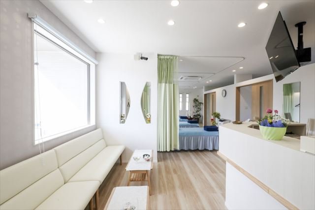 待合室のゆったりソファで待ってる間もリラックス