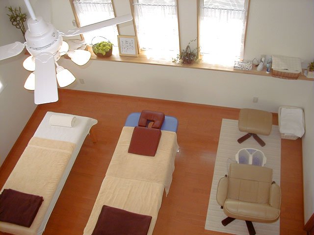 解放感のある施術室でゆったり