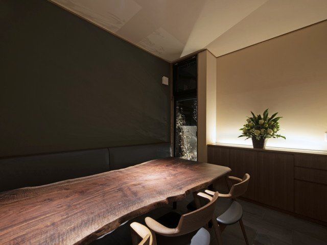 個室(別途料金)はひと部屋ごとに違った顔を見せる