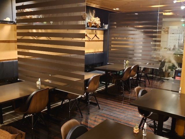 落ち着いた店内