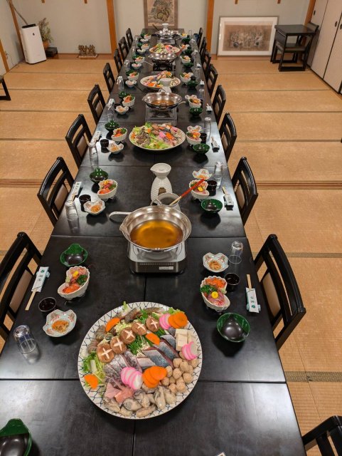 寒い時期には鍋料理が付く
