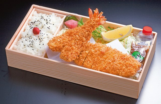 予約なしでOKのとんかつ弁当は行楽におすすめ。