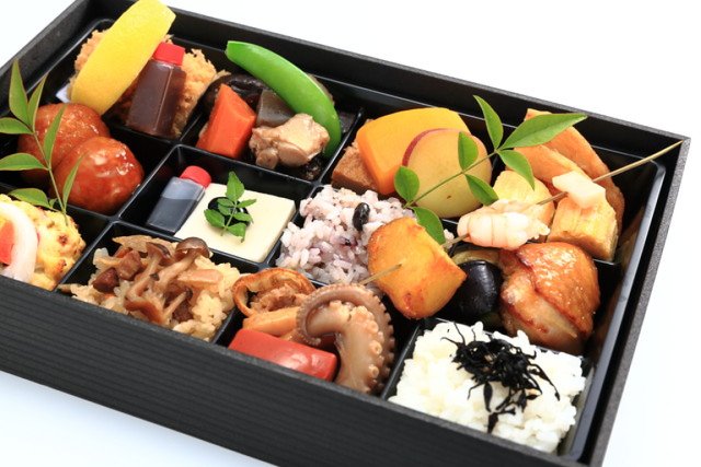 一番人気は四季折々の旬の素材を彩り豊かに詰め込んだ「和心弁当」。
