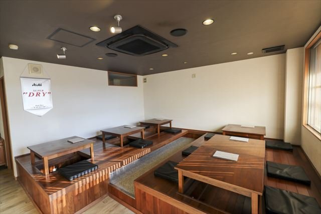 座敷はすべて居心地のよい掘りごたつ。