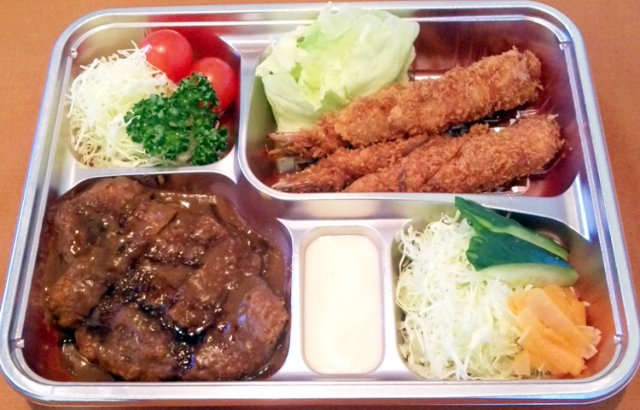 予算や用途に合わせて単品から盛合せ、ライス付など組み合わせが選べる。