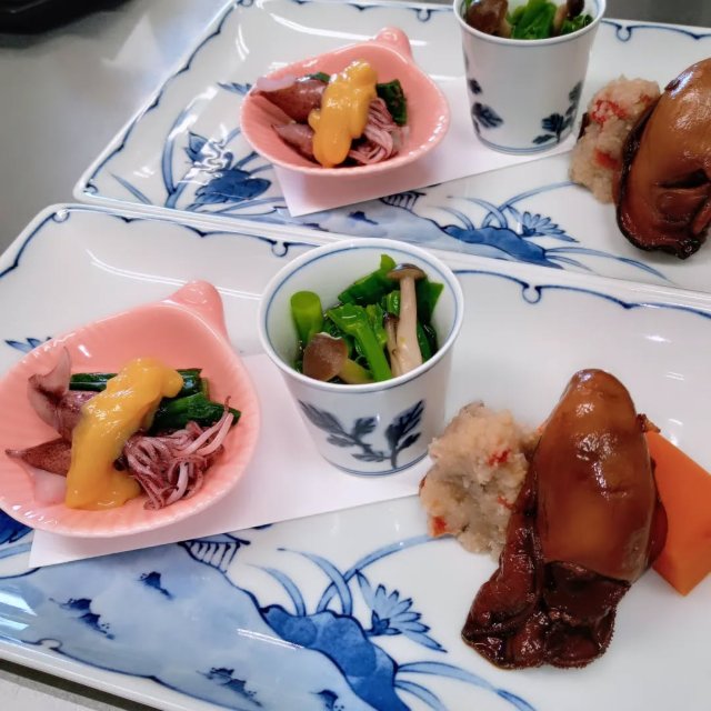 季節を盛り込んだ懐石料理の前菜