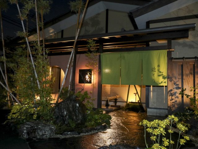凛とした佇まいが迎える、祝いの入口