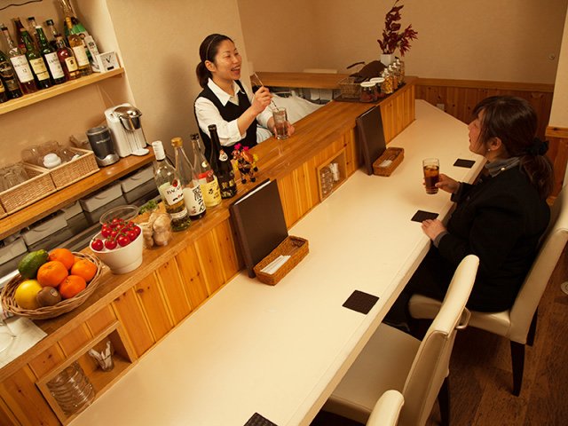 女性バーテンダーなので女性お一人でも安心♪