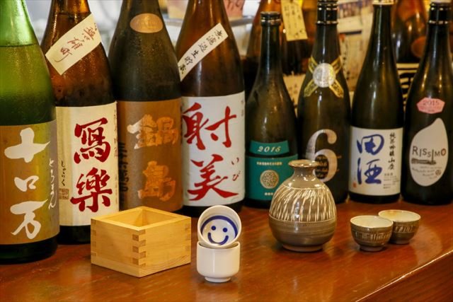 日本各地の地酒は常時10種類ほど用意。