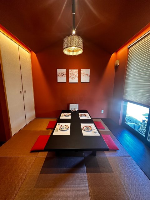 個室はテーブル席とお座敷がある。