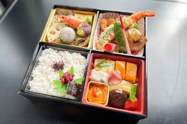 万福の味と技を堪能できるお弁当。