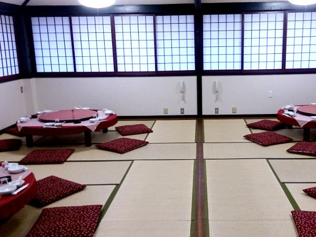 1階は最大40名、2階は最大64名まで利用可能