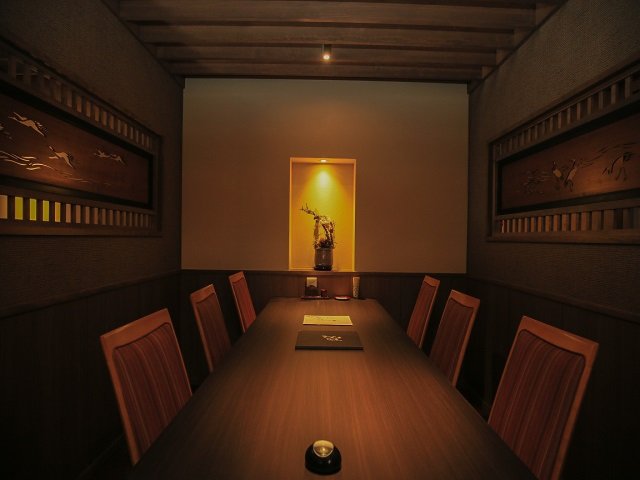 落ち着いた空間は、顔合わせやお祝いなど、かしこまった席にも