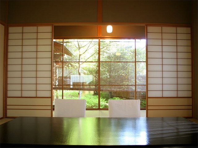 四季を感じる中庭を眺めながら。