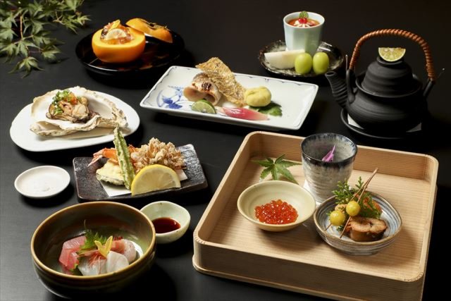 懐石は昼の会食にも利用できる。