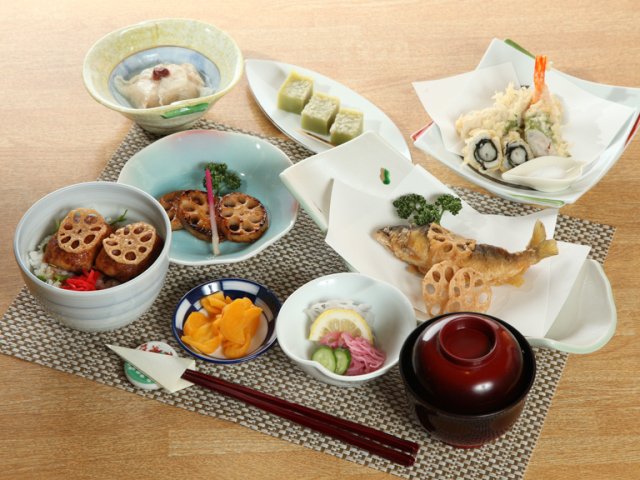 れんこん料理を堪能できる「れんこん会席」。