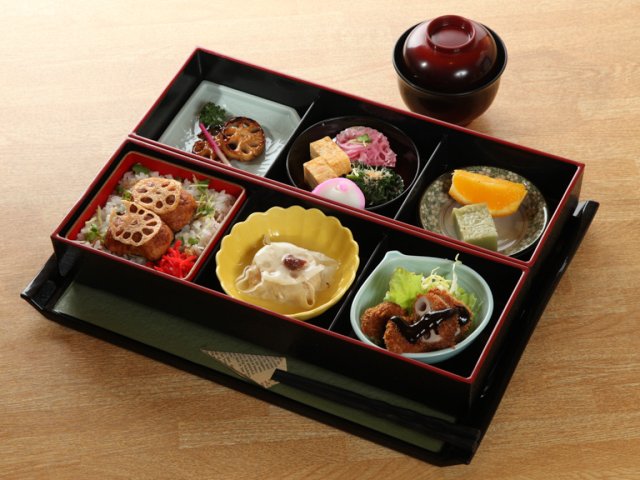 予約無しでもいただける「れんこん御膳」もおすすめ。