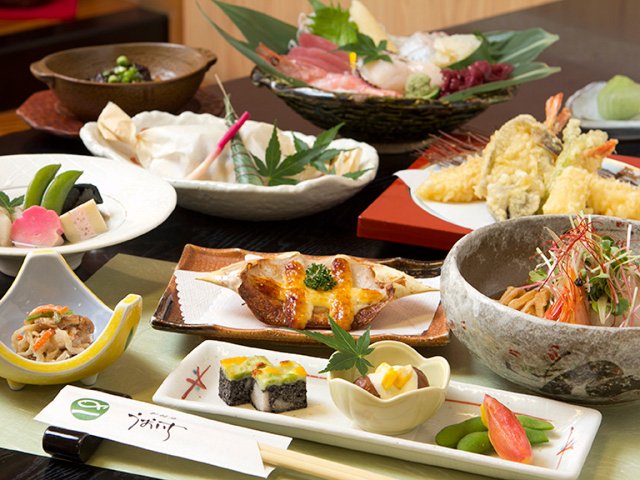店主がすべてにこだわり抜いた会席料理。