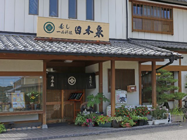 宴会だけでなく、お祝いや法要などにも対応してくれる。