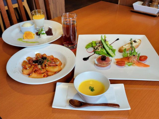 「パスタランチB」はドルチェ・ドリンクまで付いて女性に大人気。