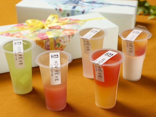 さわやかで彩りあざやかなゼリーギフトは常温保存可能で、暑い時期の手土産にも。