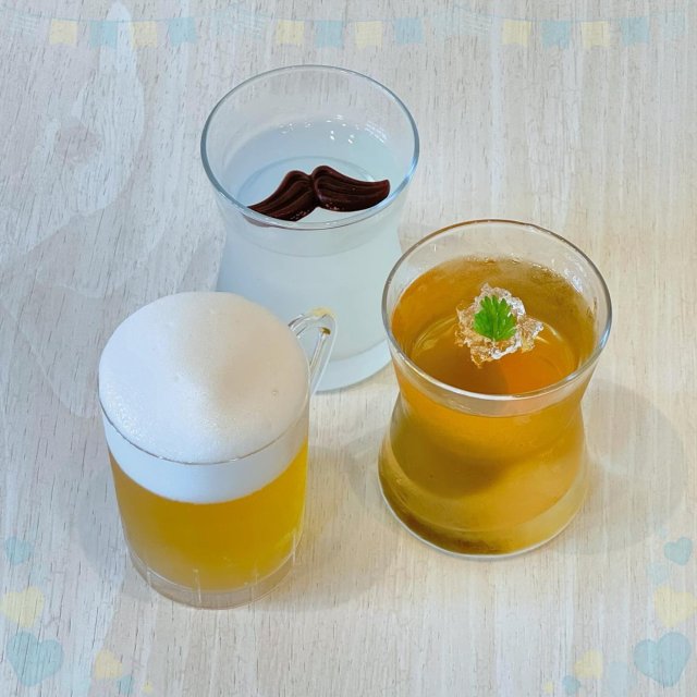 お酒ゼリーはアルコールを飛ばさず仕上げた大人のスイーツ。