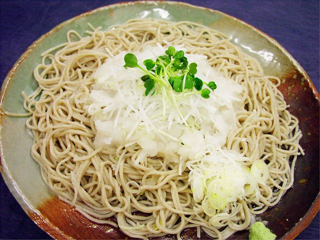 さっぱり、ひんやりの「おろしそば」も夏のおすすめ。