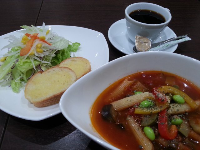 食べるSoupランチはバケットの代わりにおにぎりも選べる。