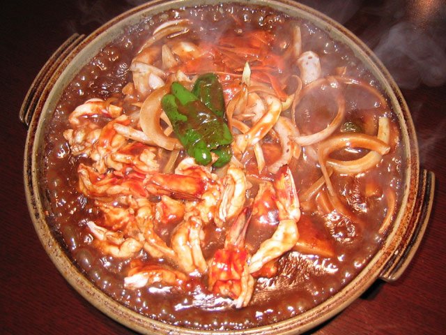 人気の陶板焼きはビーフか海老かを選べるのでその日の気分でどうぞ。