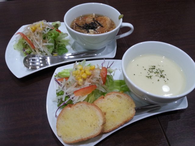 モーニングセットはSoupモーニグとSoup de おにぎりの2種類。